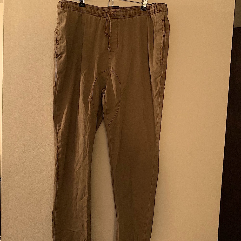 Tan/Khaki Joggers 🟫
